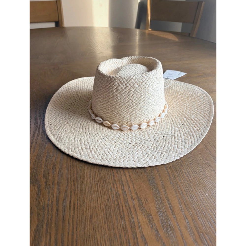 A New Day Women Natural Straw Sun Hat Cowrie Shell Trim Adjustable NWT